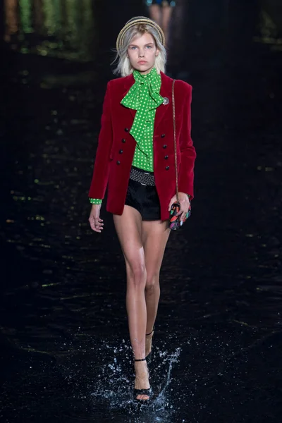 Look 18
